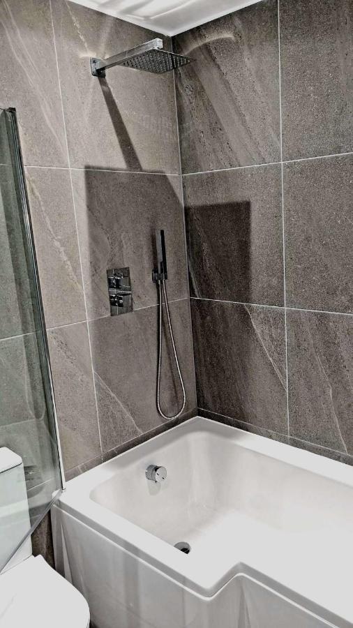 Lmk, 2 Bedroom Apartment, With Roof Terrace, Free Parking, Ev Charger, Great Location. Belfast Zewnętrze zdjęcie