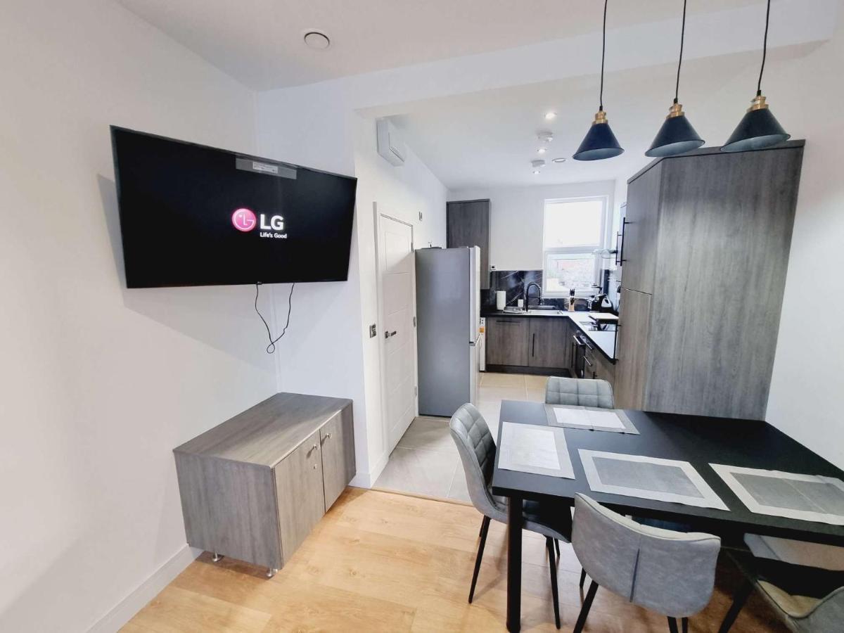 Lmk, 2 Bedroom Apartment, With Roof Terrace, Free Parking, Ev Charger, Great Location. Belfast Zewnętrze zdjęcie