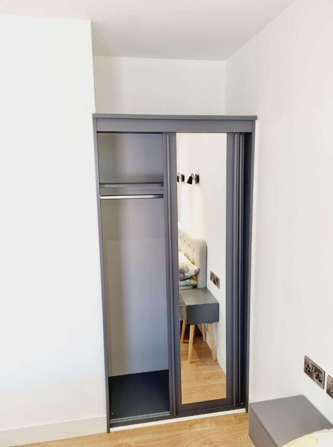 Lmk, 2 Bedroom Apartment, With Roof Terrace, Free Parking, Ev Charger, Great Location. Belfast Zewnętrze zdjęcie