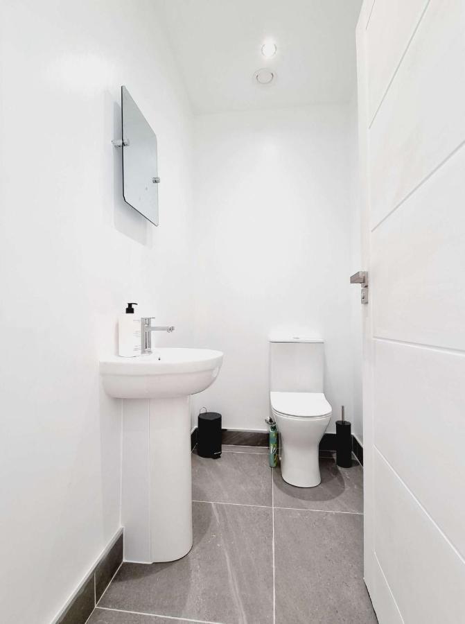 Lmk, 2 Bedroom Apartment, With Roof Terrace, Free Parking, Ev Charger, Great Location. Belfast Zewnętrze zdjęcie