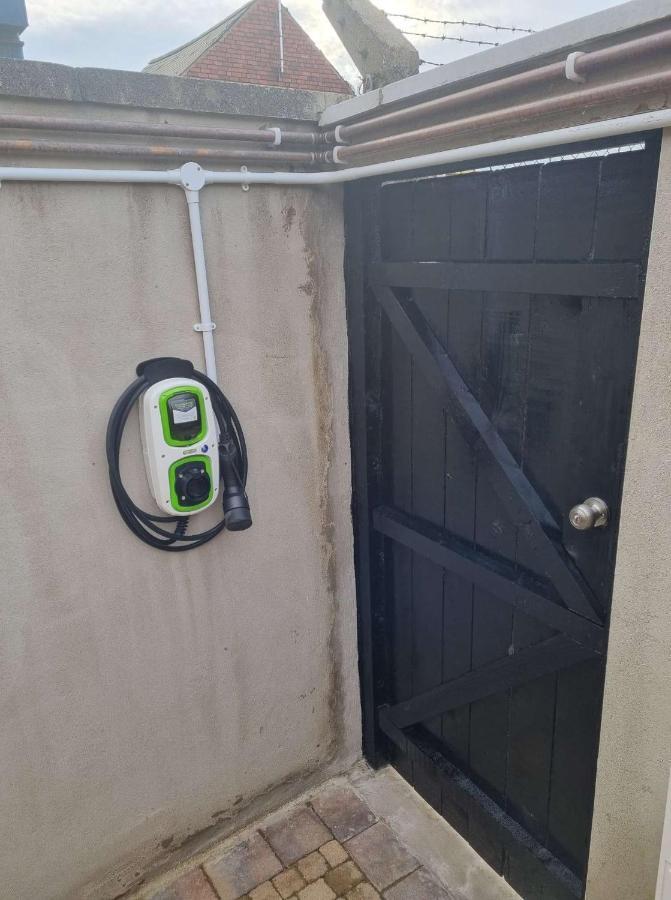 Lmk, 2 Bedroom Apartment, With Roof Terrace, Free Parking, Ev Charger, Great Location. Belfast Zewnętrze zdjęcie