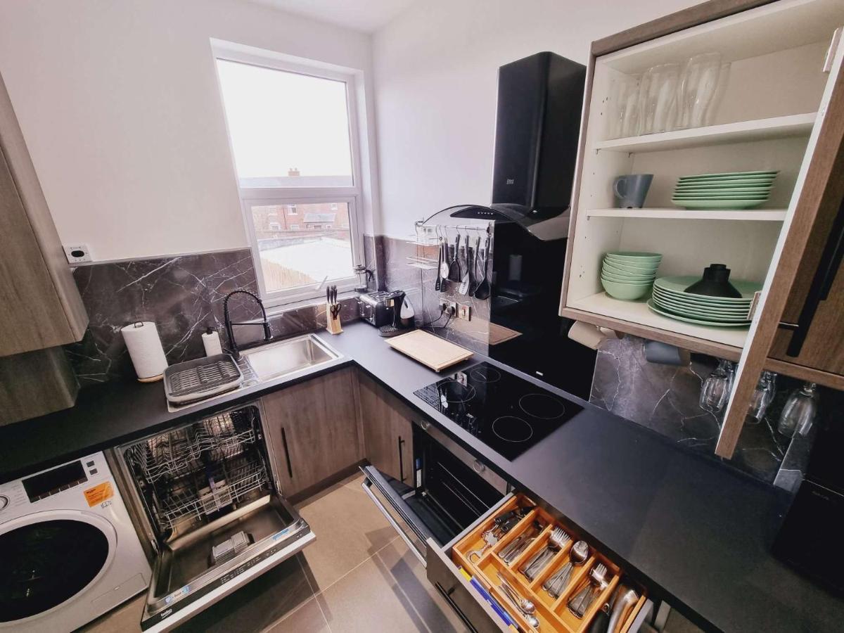 Lmk, 2 Bedroom Apartment, With Roof Terrace, Free Parking, Ev Charger, Great Location. Belfast Zewnętrze zdjęcie
